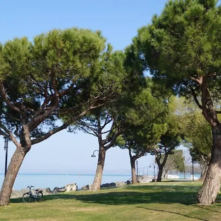 Lugana Point Apartment